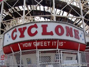 Visite o parque de diversões Luna Park em Coney Island