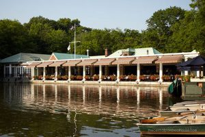 O restaurante Loeb Boathouse do Central Park segue fechado e espera reabrir em abril de 2021