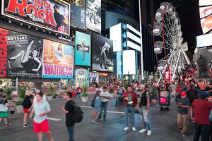 A roda gigante da Times Square em Nova Iorque está em funcionamento