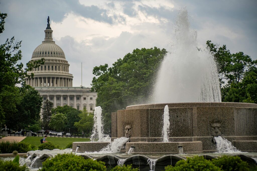 do capitólio e da fonte dos eua em washington dc pexels ramazphotos 32177175
