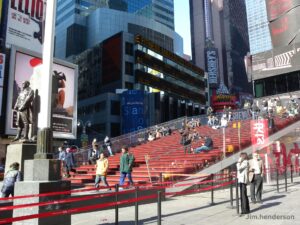 TDF’s TKTS Steps: O Ponto Vermelho Mais Icônico da Times Square