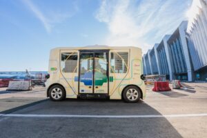 Newark Liberty avança na modernização e inicia testes com ônibus autônomos elétricos em 2026